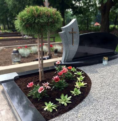 Kapo nuotrauka po kapavietės tvarkymo ir įrengimo Marijampolėje