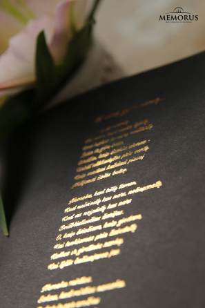 Atminimo žodžiai ant vardinio laidotuvių atminimo nuotraukų albumo knygos