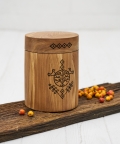kremavimo urna baltu medis su lietuviska simbolika