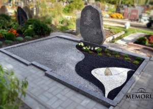Kapavietės tvarkymas akmenukais ir kapo dekoravimas daugiamečiais augalais Šiauliuose