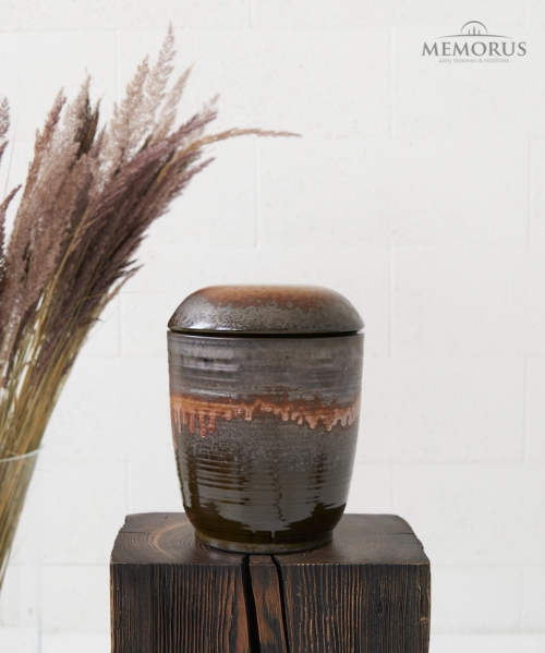 ruda laidojimo urna su dekoratyvia glazura